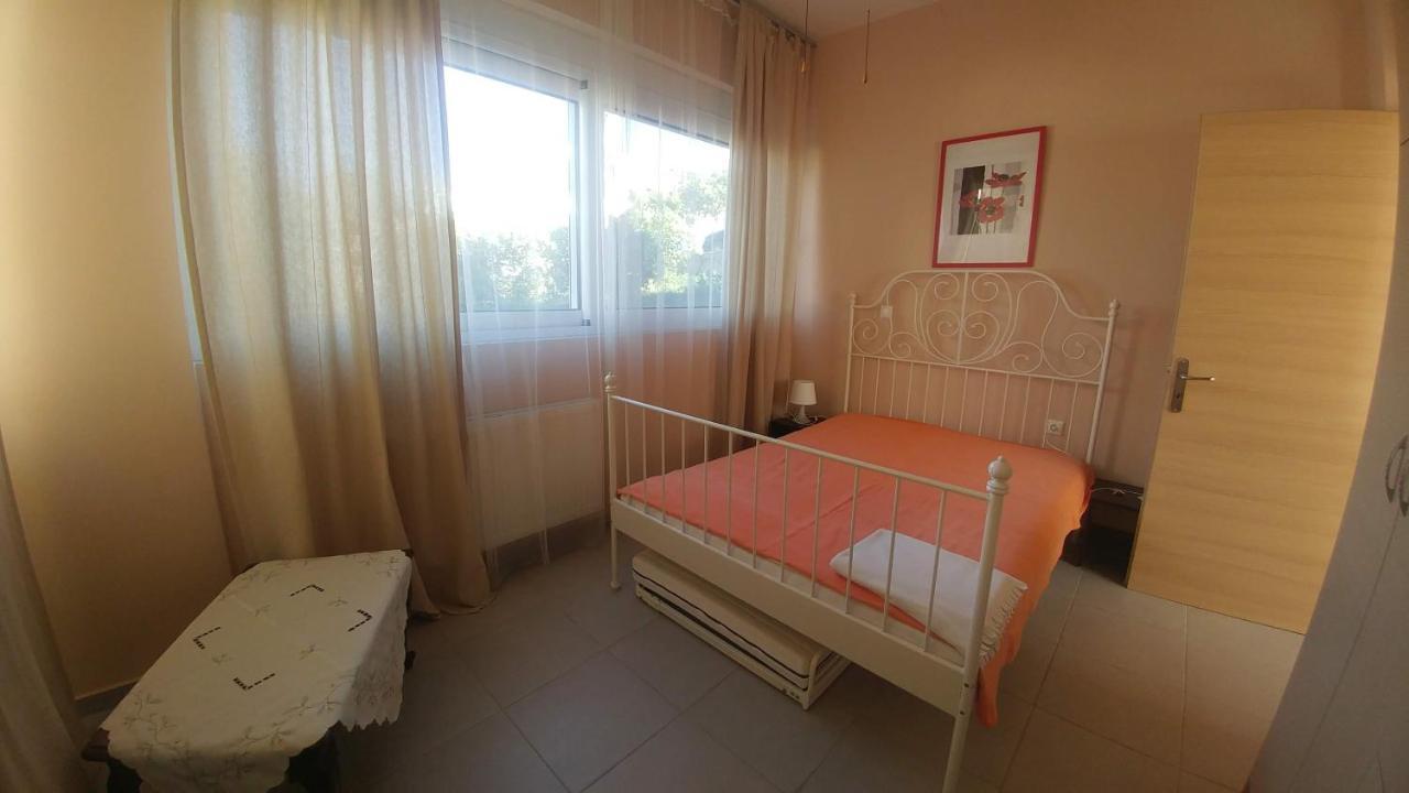 Family Apartment Derveni Eksteriør billede